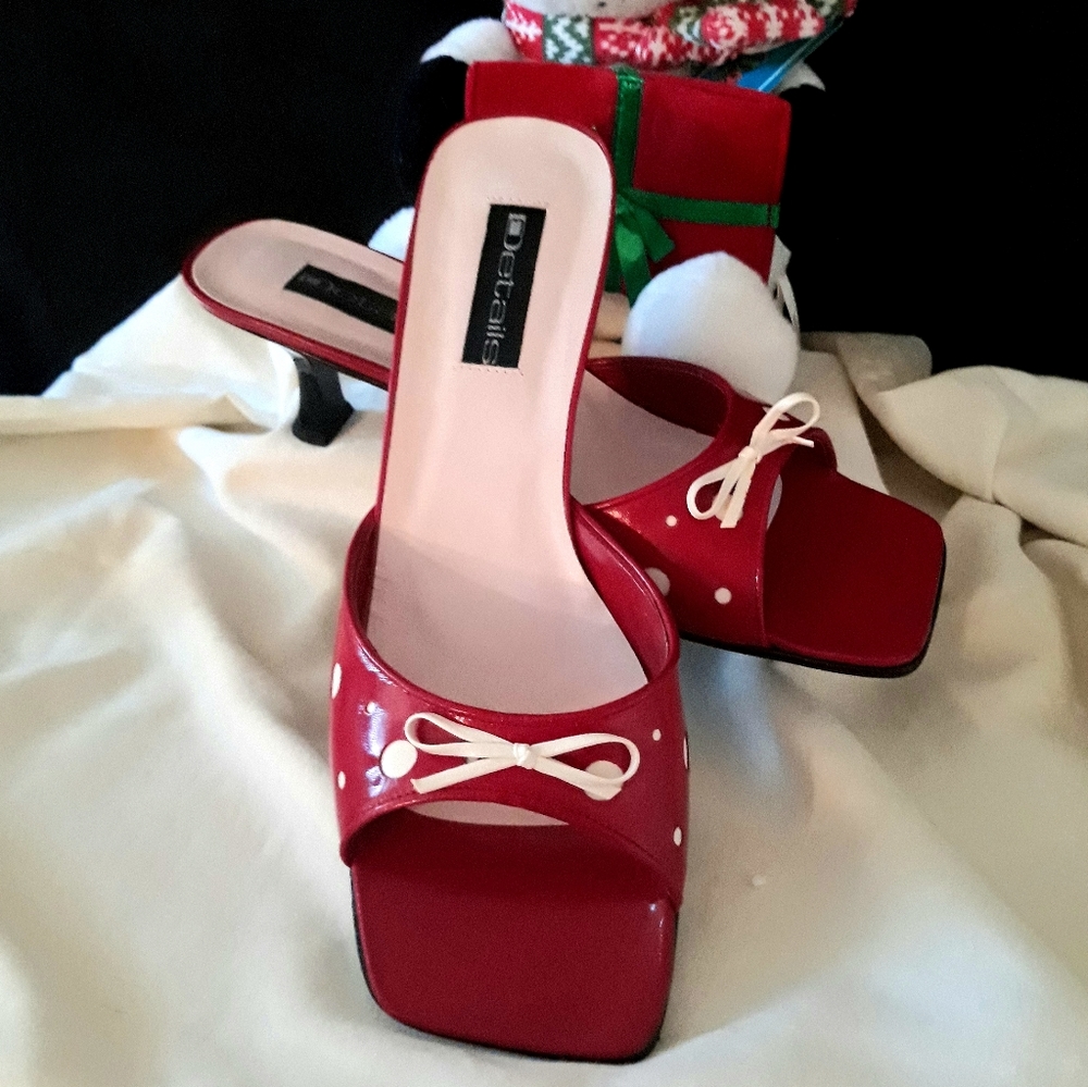 X DONATED:🥳HP🥳 NWOT Red White Polka Dot Slide